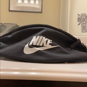 Nike fanny pack (new)